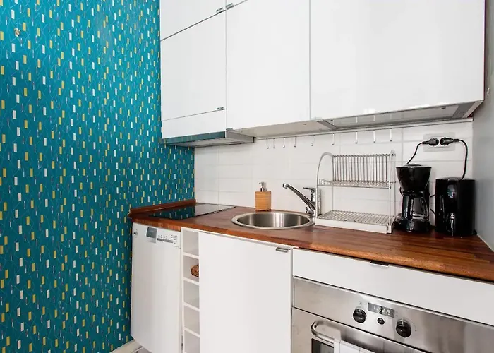 Renovated Design District דירה *