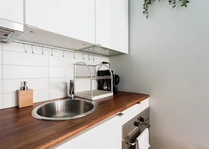 Renovated Design District דירה